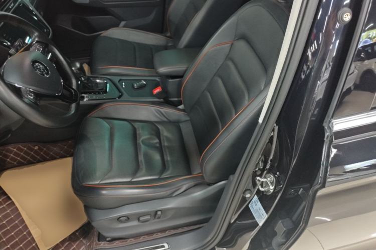 Used Volkswagen Tiguan L 2018 330TSI Automatic Two-Wheel Drive Flagship Edition Left Front Seat