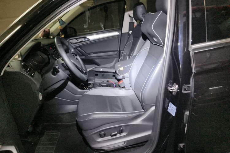 Used Volkswagen Tiguan L 2018 Revised 330TSI Automatic Two-Wheel Drive Flagship Edition Left Front Seat