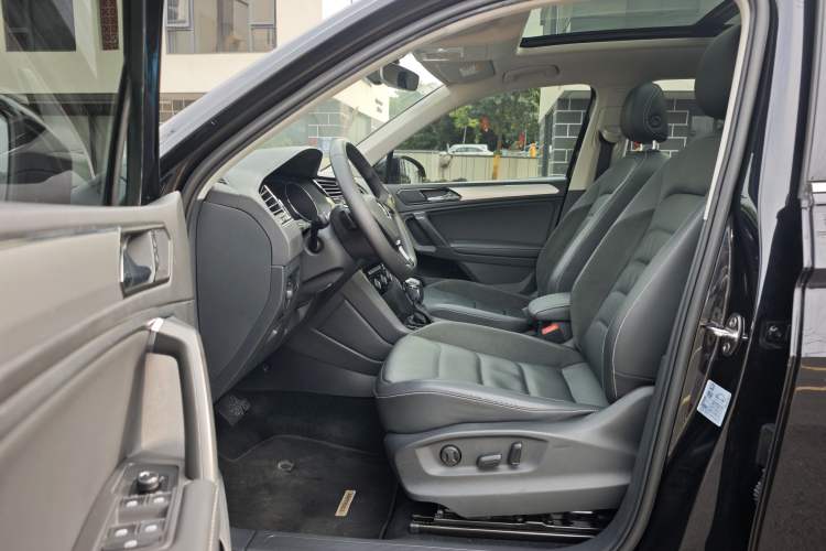 Used Volkswagen Tiguan L 2018 Facelift 330TSI Automatic Two-Wheel Drive Luxury Edition Left Front Seat