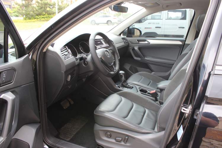 Used Volkswagen Tiguan L 2018 Facelift 330TSI Automatic Two-Wheel Drive Luxury Edition Left Front Seat