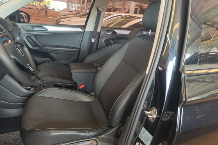 Used Volkswagen Tiguan L 2018 330TSI Automatic Two-Wheel Drive Luxury Edition Left Front Seat