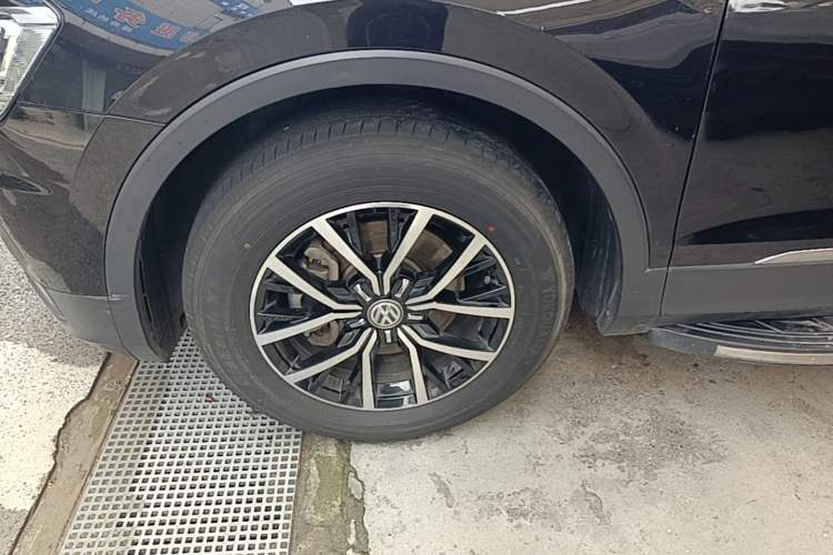 Used Volkswagen Tiguan L 2018 Revised Version 330TSI Automatic Two-Wheel Drive Comfort Edition Left Front Wheel Hub