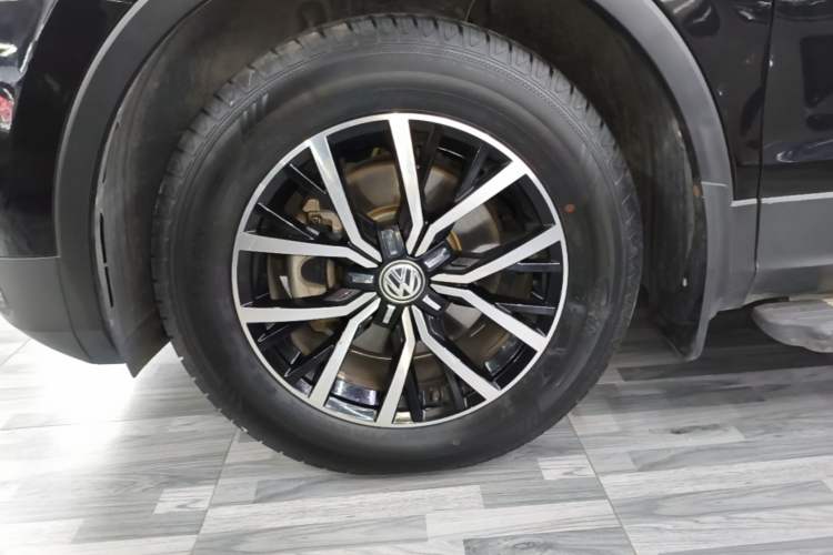 Used Volkswagen Tiguan L 2018 280TSI Automatic Two-Wheel Drive Comfort Edition Left Front Wheel Hub