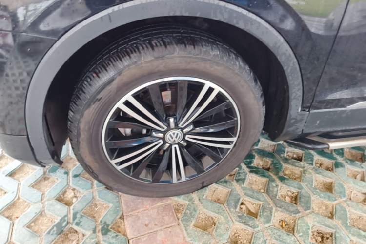 Used Volkswagen Tiguan L 2018 380TSI Automatic All-Wheel Drive Luxury Edition Left Front Wheel Hub