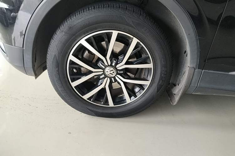 Used Volkswagen Tiguan L 2018 330TSI Automatic Two-Wheel Drive Luxury Edition Left Front Wheel Hub