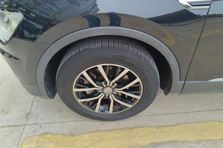 Used Volkswagen Tiguan L 2018 330TSI Automatic Two-Wheel Drive Luxury Edition Left Front Wheel Hub