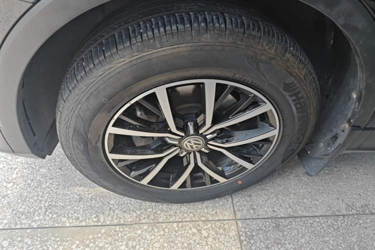 Used Volkswagen Tiguan L 2018 Facelift 330TSI Automatic Two-Wheel Drive Luxury Edition Left Front Wheel Hub