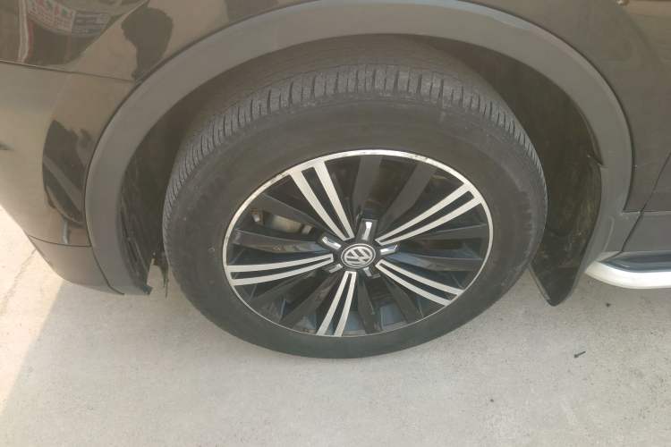 Used Volkswagen Tiguan L 2018 380TSI Automatic All-Wheel Drive Luxury Edition Left Front Wheel Hub