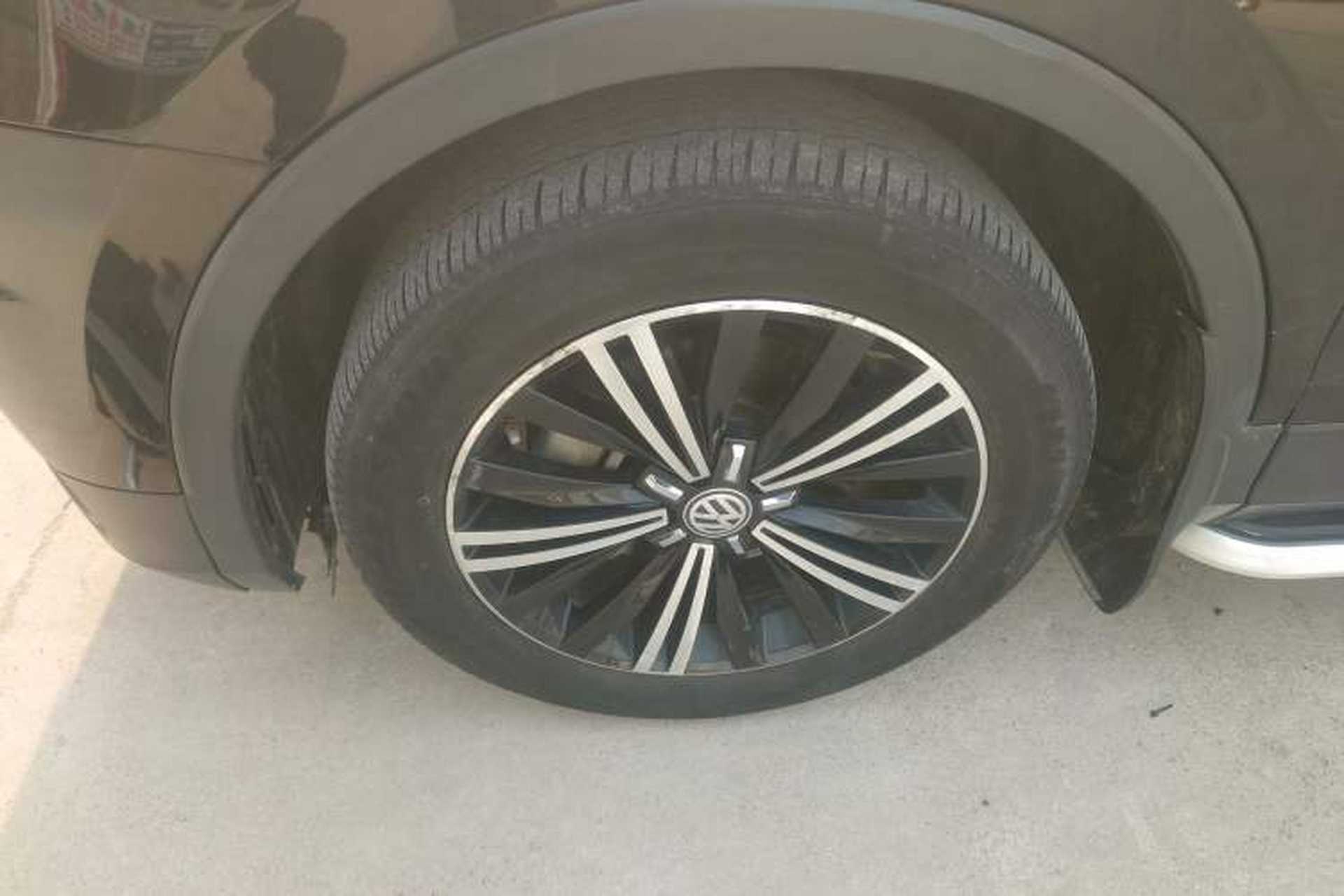 Used Volkswagen Tiguan L 2018 380TSI Automatic All-Wheel Drive Luxury Edition Left Front Wheel Hub