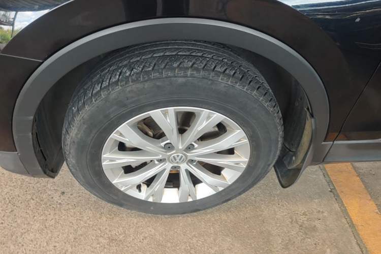 Used Volkswagen Tiguan L 2018 330TSI Automatic Two-Wheel Drive Luxury Edition Left Front Wheel Hub
