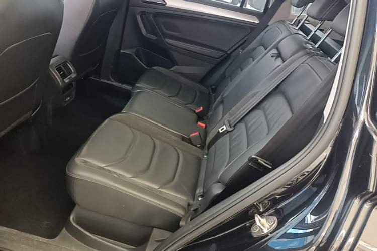 Used Volkswagen Tiguan L 2018 Revised Version 330TSI Automatic Two-Wheel Drive Comfort Edition Left Rear Seat
