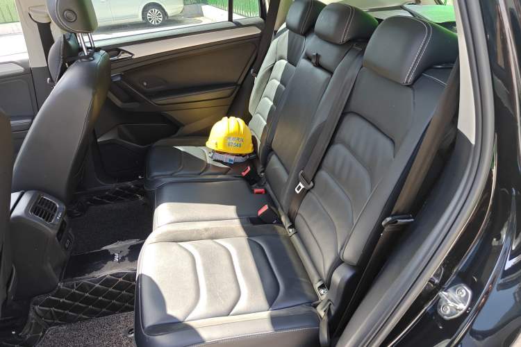Used Volkswagen Tiguan L 2018 330TSI Automatic Two-Wheel Drive Luxury Edition Left Rear Seat