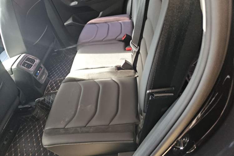 Used Volkswagen Tiguan L 2018 Facelift 330TSI Automatic Two-Wheel Drive Luxury Edition Left Rear Seat