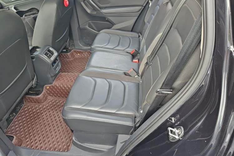 Used Volkswagen Tiguan L 2018 Facelift 330TSI Automatic Two-Wheel Drive Luxury Edition Left Rear Seat