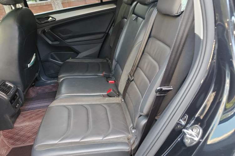 Used Volkswagen Tiguan L 2018 380TSI Automatic All-Wheel Drive Luxury Edition Left Rear Seat