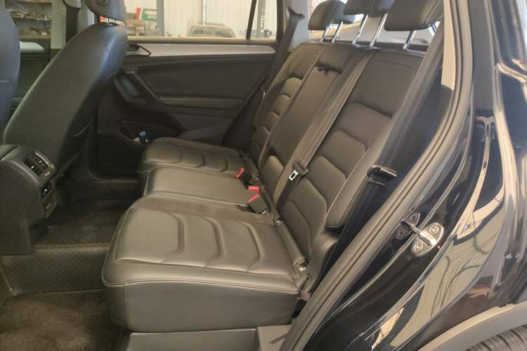 Used Volkswagen Tiguan L 2018 330TSI Automatic Two-Wheel Drive Luxury Edition Left Rear Seat