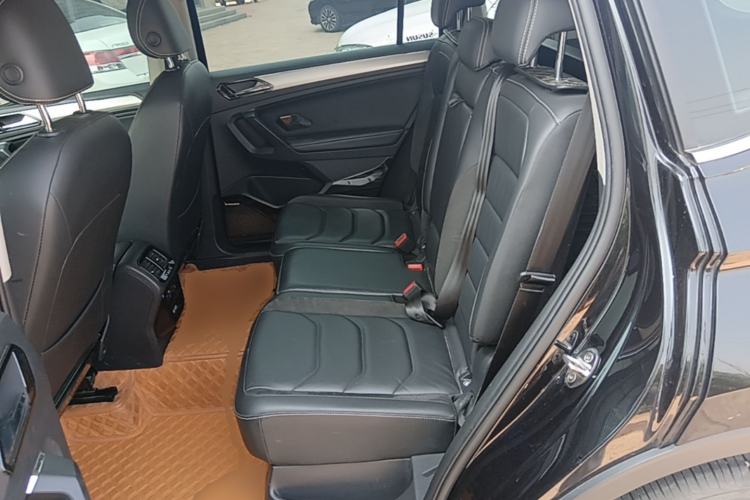 Used Volkswagen Tiguan L 2018 Facelift 330TSI Automatic Two-Wheel Drive Luxury Edition Left Rear Seat