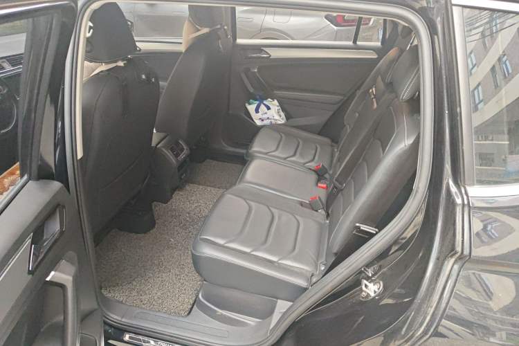 Used Volkswagen Tiguan L 2018 330TSI Automatic Two-Wheel Drive Comfort Edition Left Rear Seat
