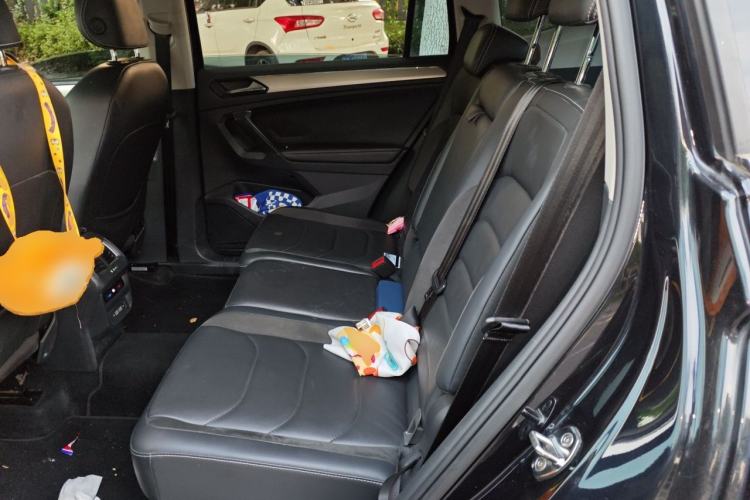 Used Volkswagen Tiguan L 2018 330TSI Automatic Two-Wheel Drive Luxury Edition Left Rear Seat