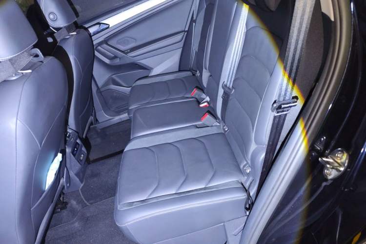 Used Volkswagen Tiguan L 2018 380TSI Automatic All-Wheel Drive Luxury Edition Left Rear Seat