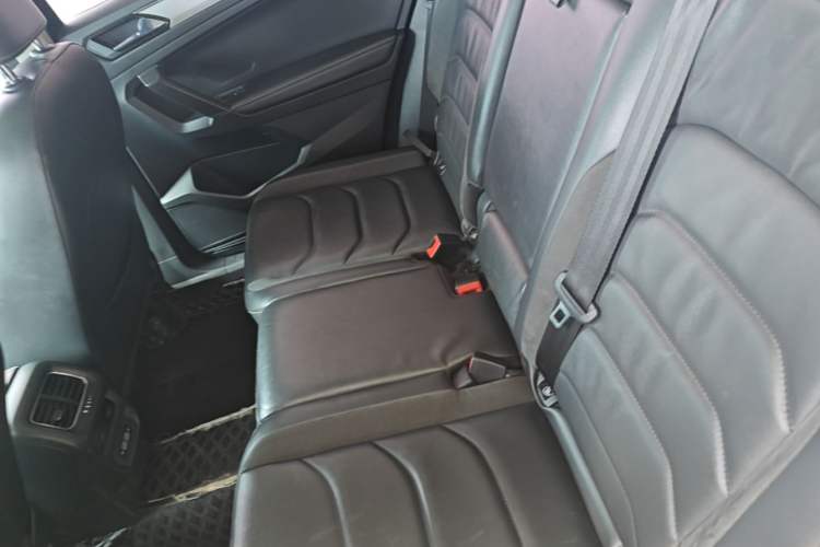 Used Volkswagen Tiguan L 2018 Facelift 330TSI Automatic Two-Wheel Drive Luxury Edition Left Rear Seat