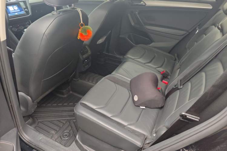 Used Volkswagen Tiguan L 2018 330TSI Automatic Two-Wheel Drive Luxury Edition Left Rear Seat
