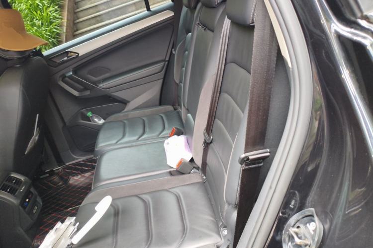 Used Volkswagen Tiguan L 2018 330TSI Automatic Two-Wheel Drive Luxury Edition Left Rear Seat