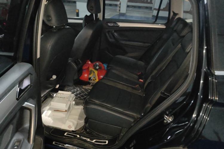 Used Volkswagen Tiguan L 2018 330TSI Automatic Two-Wheel Drive Luxury Edition Left Rear Seat