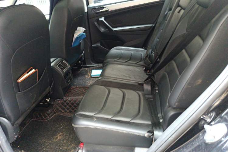 Used Volkswagen Tiguan L 2018 330TSI Automatic Two-Wheel Drive Luxury Edition Left Rear Seat