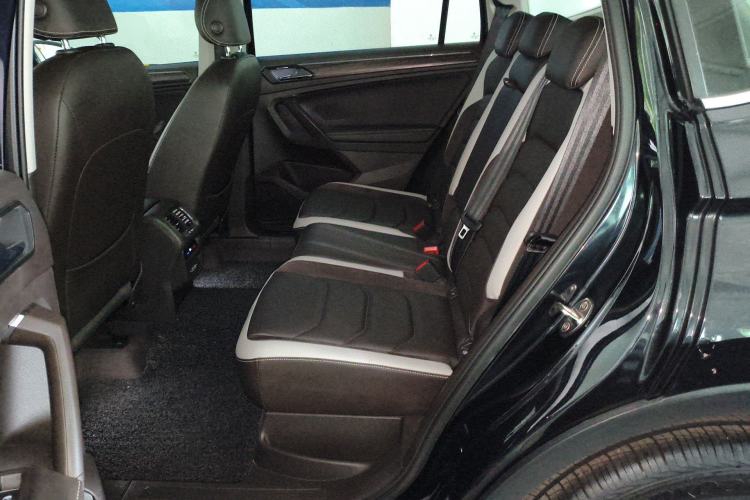 Used Volkswagen Tiguan L 2018 Revised Version 330TSI Automatic Two-Wheel Drive Comfort Edition Left Rear Seat