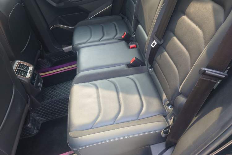 Used Volkswagen Tiguan L 2018 380TSI Automatic All-Wheel Drive Luxury Edition Left Rear Seat