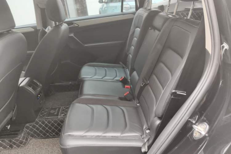Used Volkswagen Tiguan L 2018 330TSI Automatic Two-Wheel Drive Luxury Edition Left Rear Seat