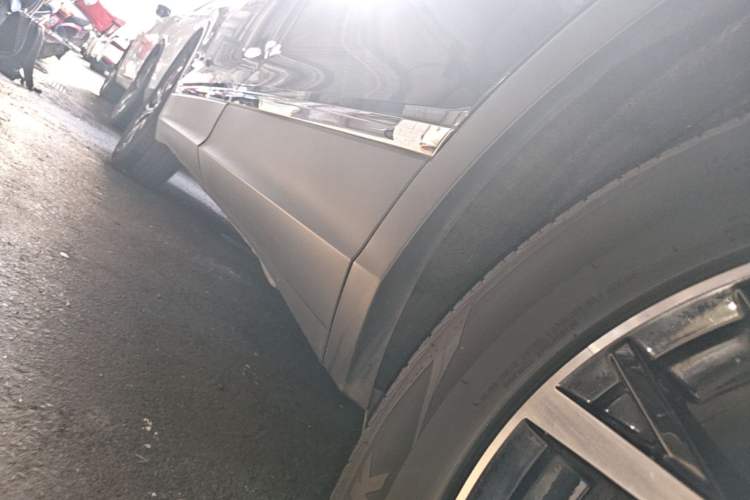 Used Volkswagen Tiguan L 2018 Facelift 330TSI Automatic Two-Wheel Drive Luxury Edition Left Side Sill