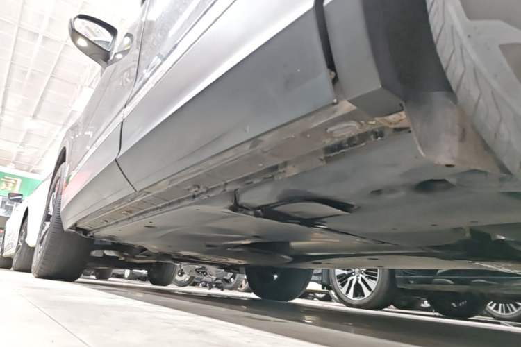 Used Volkswagen Tiguan L 2018 Revised 330TSI Automatic Two-Wheel Drive Flagship Edition Left Side Sill