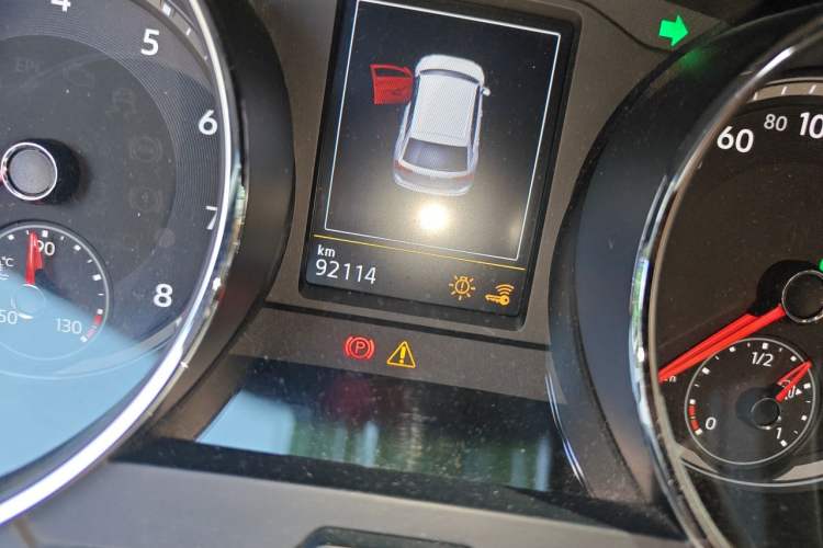 Used Volkswagen Tiguan L 2018 380TSI Automatic All-Wheel Drive Luxury Edition Odometer Close Up