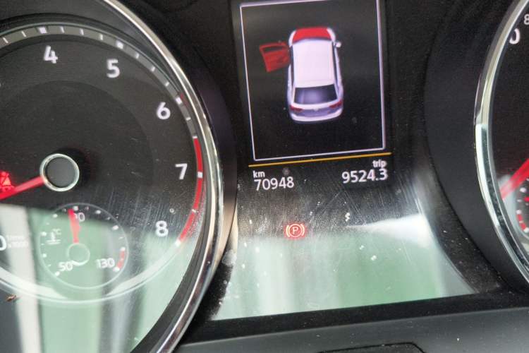 Used Volkswagen Tiguan L 2018 380TSI Automatic All-Wheel Drive Luxury Edition Odometer Close Up