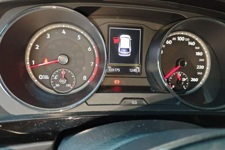 Used Volkswagen Tiguan L 2018 330TSI Automatic Two-Wheel Drive Luxury Edition Odometer Close Up