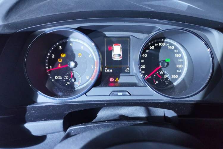 Used Volkswagen Tiguan L 2018 380TSI Automatic All-Wheel Drive Luxury Edition Odometer Close Up