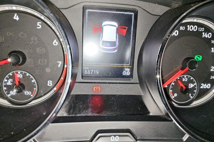 Used Volkswagen Tiguan L 2018 330TSI Automatic Two-Wheel Drive Luxury Edition Odometer Close Up