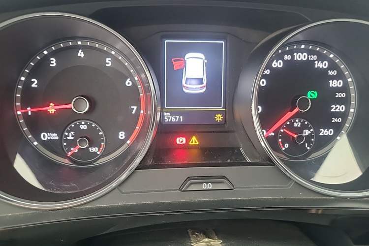 Used Volkswagen Tiguan L 2018 380TSI Automatic All-Wheel Drive Luxury Edition Odometer Close Up