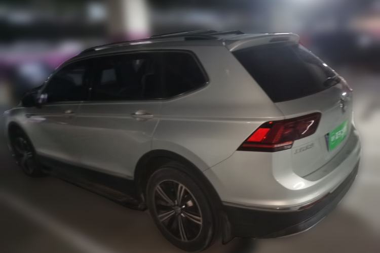 Used Volkswagen Tiguan L 2018 380TSI Automatic All-Wheel Drive Luxury Edition Rear Left 45 Deg
