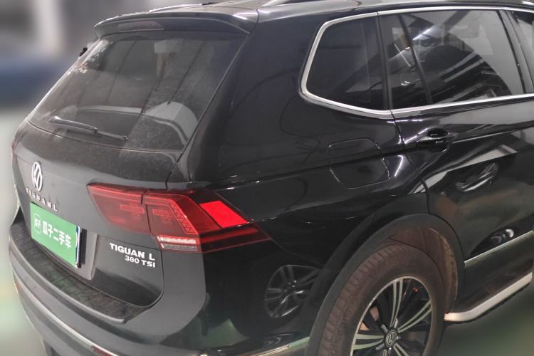 Used Volkswagen Tiguan L 2018 380TSI Automatic All-Wheel Drive Luxury Edition Rear Right 45 Deg