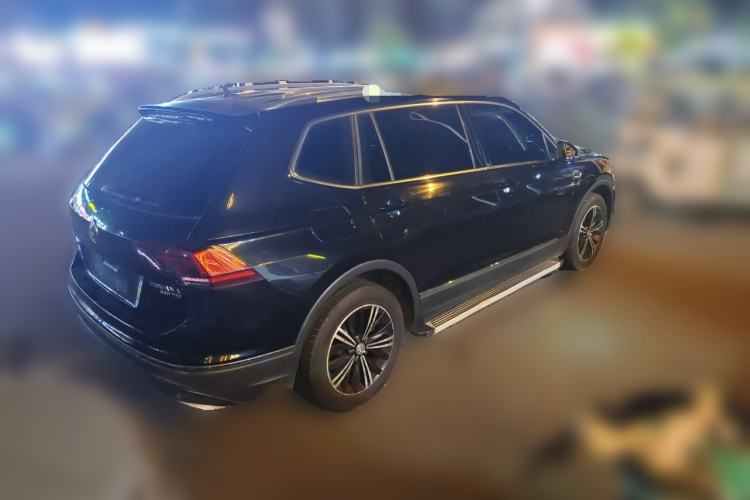 Used Volkswagen Tiguan L 2018 380TSI Automatic All-Wheel Drive Luxury Edition Rear Right 45 Deg