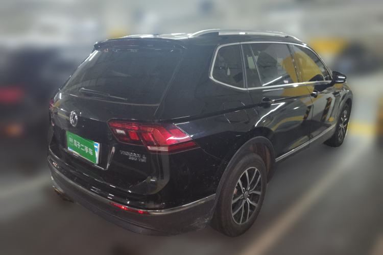 Used Volkswagen Tiguan L 2018 330TSI Automatic Two-Wheel Drive Luxury Edition Rear Right 45 Deg