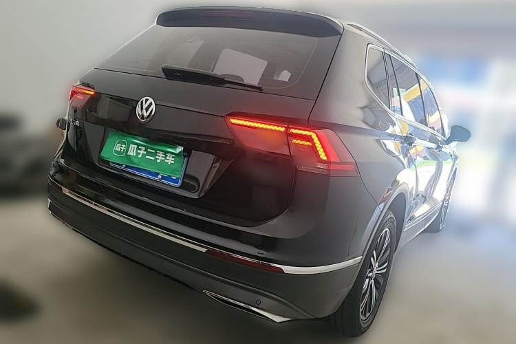 Used Volkswagen Tiguan L 2018 380TSI Automatic All-Wheel Drive Luxury Edition Rear Right 45 Deg