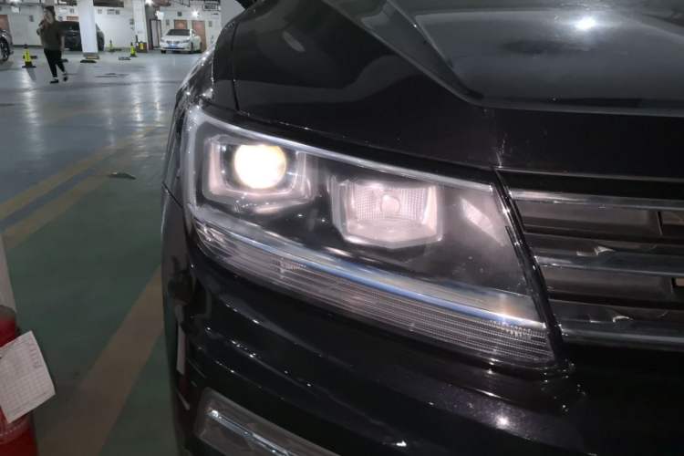 Used Volkswagen Tiguan L 2018 330TSI Automatic Two-Wheel Drive Comfort Edition Right Front Headlight