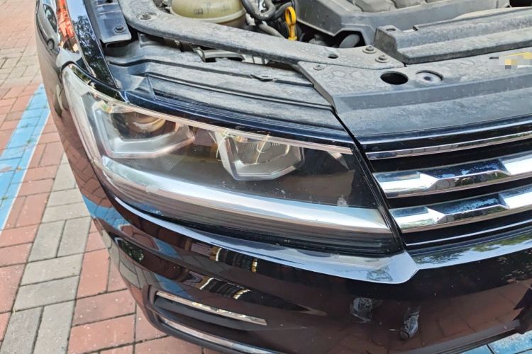 Used Volkswagen Tiguan L 2018 Facelift 330TSI Automatic Two-Wheel Drive Luxury Edition Right Front Headlight