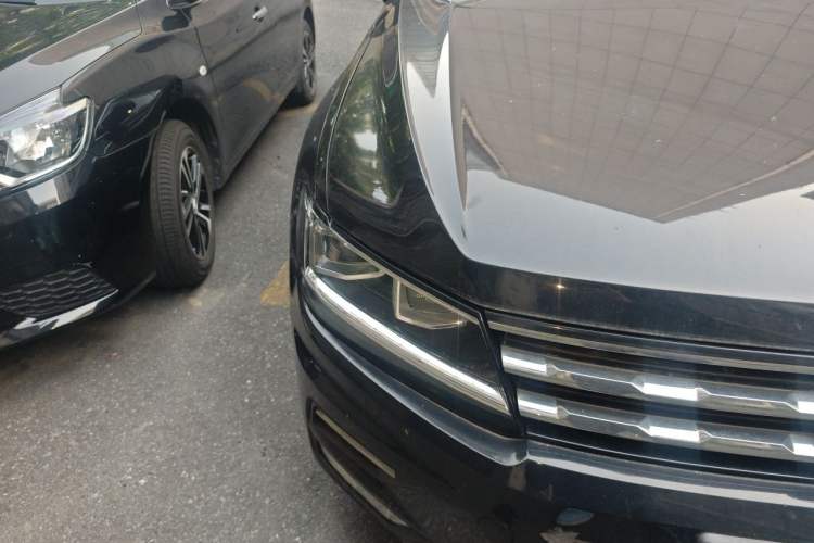Used Volkswagen Tiguan L 2018 Facelift 330TSI Automatic Two-Wheel Drive Luxury Edition Right Front Headlight