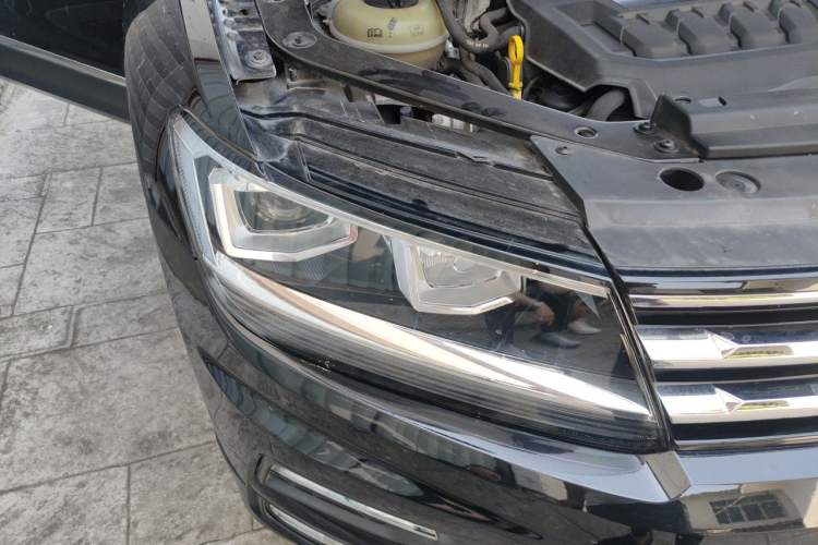 Used Volkswagen Tiguan L 2018 Facelift 330TSI Automatic Two-Wheel Drive Luxury Edition Right Front Headlight