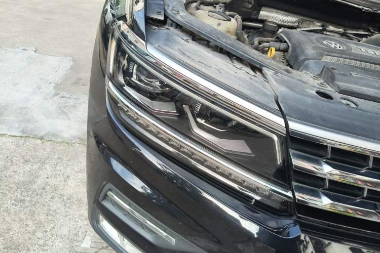 Used Volkswagen Tiguan L 2018 Revised Version 380TSI Automatic All-Wheel Drive Luxury Edition Right Front Headlight
